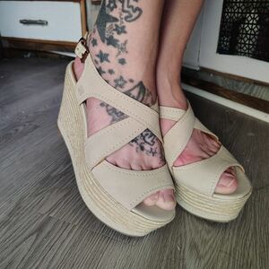Lucky Brand Tan Wedge Sandals